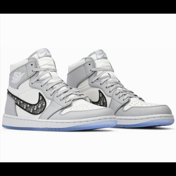 Selling size Nike air jordan high Dior shoe pair for 800$